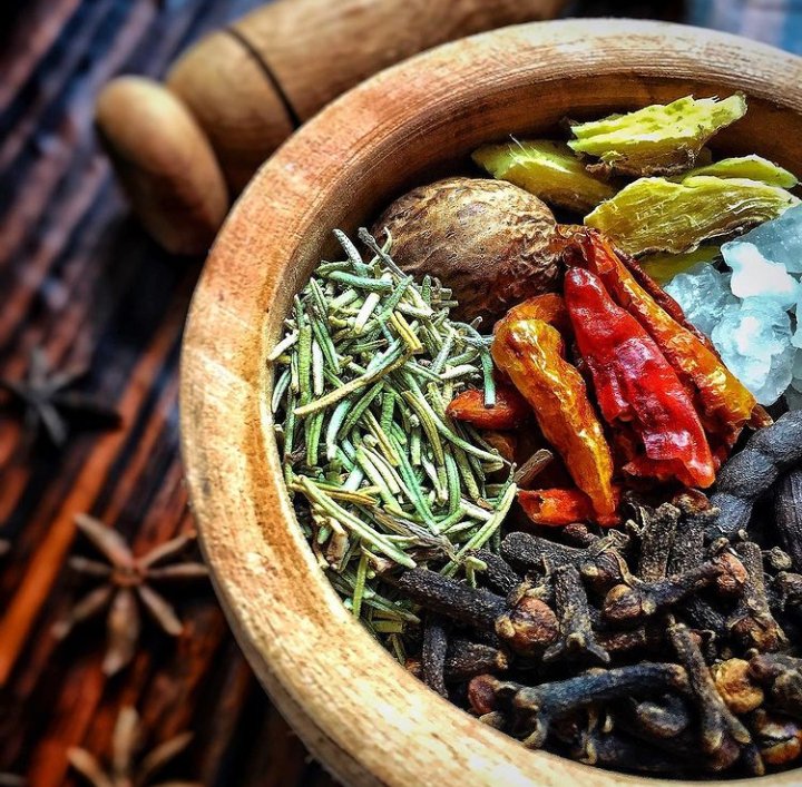 StayWell_Now's tweet photo. In a 2015 study, it was observed that adding spice to vegetables increased the intake of vegetables among the participants of the study. In case you don't eat vegetables because they taste bland, you may spice it up a little bit.
πΈ: @akitchenfaraway
#staywellnow #spices https://t.co/px6BGKZ4MA
