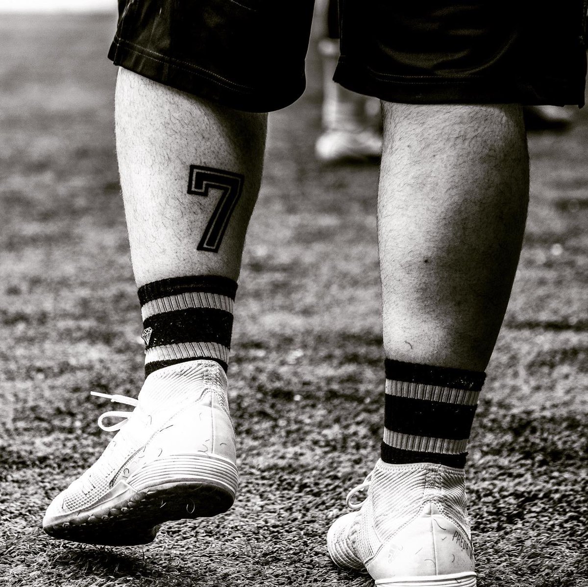 VinnyAmaral's tweet photo. 7️⃣🍀✨⚽️
📸 @wasconcelos / @WALTERJ16829764
#tattoo #sete #seven #futebol #soccer #sorte #lucky #arte #numerodasorte #luckynumber7 #luckynumber #tatuagem #fotografia #timecatimba #art https://t.co/Z4ZrH5qiBx