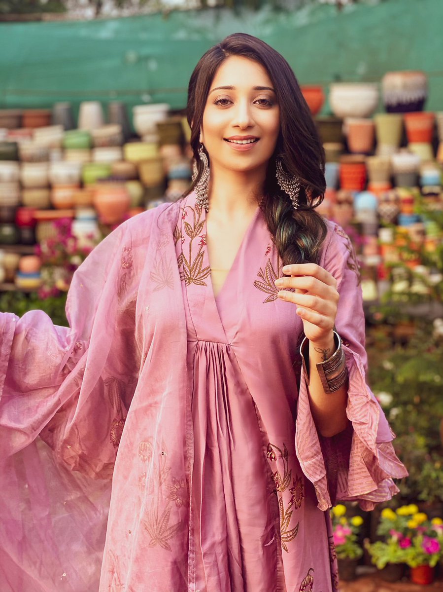 VrushyyMehta's tweet photo. Dil chahta hai?
I purple you 💜
Outfit: @bunaai 💜
#wednesday #outfitoftheday #bts #kurta #bunai #vrushikamehta #vrushyans https://t.co/g6rGu2aJ58