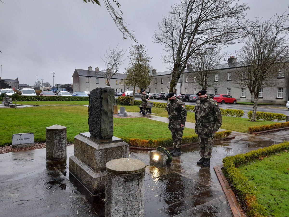 6_Inf_Bn's tweet photo. On 16 Dec 1983 Pte Patrick Kelly 6 Bn lost his life in service to the state. Today OC 6 Inf Bn lay a wreath at Custume Bks memorial garden flanked by Sgt J Daly a close friend of the family. A lament was played. We remember Garda Gary Sheehan aswell, who was also killed that day. https://t.co/vlbkmCowvf