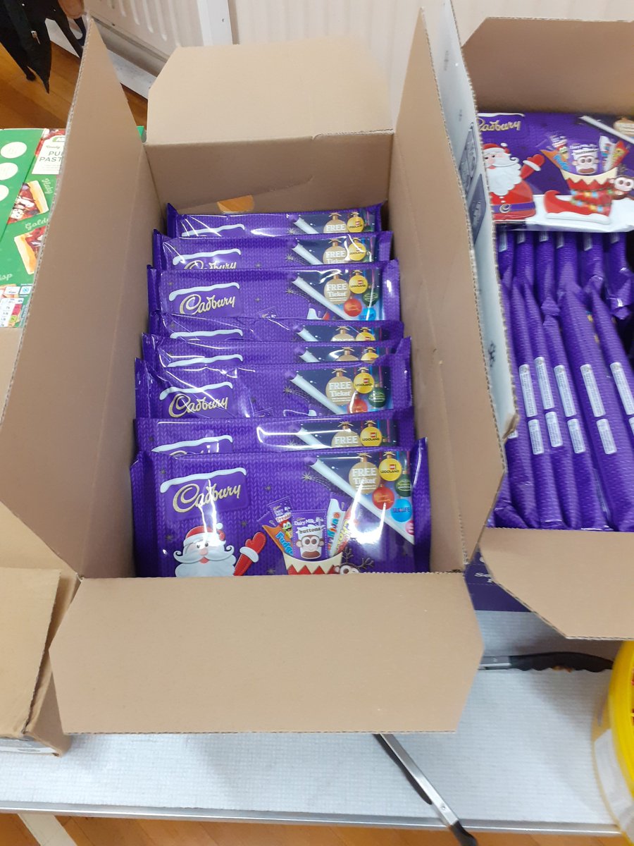FifeGingerbread's tweet photo. We want to say 'Thank you' and give a big virtual Gingey Hug to all at @BandrumNursing and Rachel for their donation and lovely yummy treats and cakes for our families.
#teatimeclub #donations #takehomemeals #xmas2020 #christmas2020 #Support #cakes #families #care https://t.co/0UKKtQOUrX