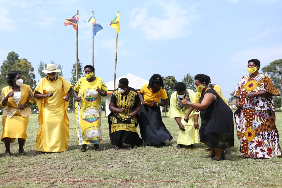 LiraSqoop's tweet photo. EARLIER: NRM leaders from Tooro sub region dancing at Boma grounds in Fort Portal City as they waited for their presidential candidate Yoweri Museveni 
#LiraSqoop 
#UGDecides2021 https://t.co/txJPeShIYJ