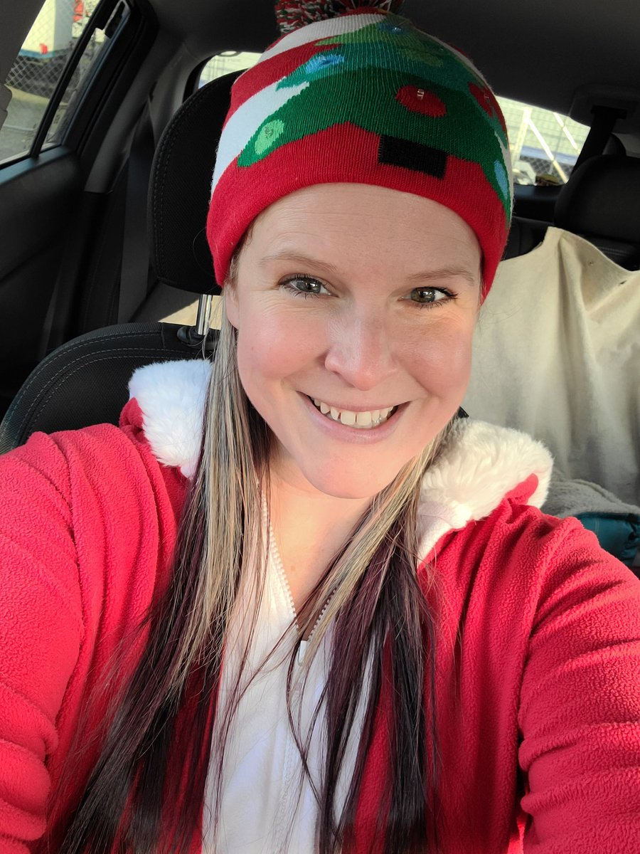 LauraRenner9's tweet photo. Yesterday I delivered gifts to each of my students homes.We remote all year.. Abby &amp; I wanted to spread a little holiday cheer! This was the 1st time they saw me in person.  The joy I saw on all their faces is irreplaceable 💖even got 🎁too @natasha_nurse @RomanelliPaul #LBleads https://t.co/QbWvcl9ChX