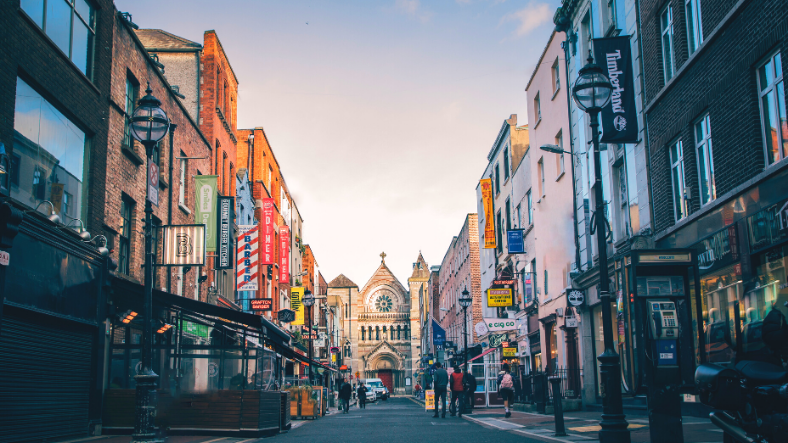 Kingpin_Int's tweet photo. The capital of Ireland is a popular destination for tax professionals looking to enhance their career.

Read our article to find out the top 5 things for expats to do in the city of Dublin. ☘️

https://t.co/Ho8b2Zi3SS

#Dublin #TaxCareer #Relocation #Expats #TaxRecruitment https://t.co/FegB8JgDXR