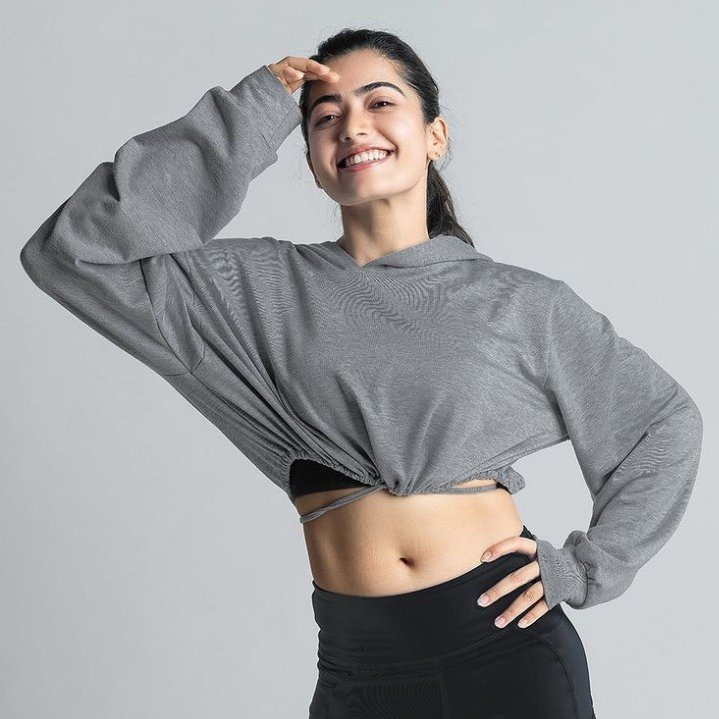 ನನ್ನ ದೇವತೆ ರಶ್ಮಿಕಾ  @iamRashmikaನೀವು ಬಹುಕಾಂತೀಯರು, ಸೌಂದರ್ಯದ ದೇವತೆನಿಮ್ಮ ಮಧುರ ನಗು ಸಕಾರಾತ್ಮಕ ಶಕ್ತಿಯನ್ನು ಸೃಷ್ಟಿಸುತ್ತದೆನಿಮ್ಮ ಸುಂದರ ನೋಟವನ್ನು ಪ್ರೀತಿಸುತ್ತೇನೆನೀವು ನನ್ನ ಜೀವನಕ್ಕಿಂತ ಹೆಚ್ಚು ಜೀವನದ ಬೆಳಕುನೀವು ನನ್ನ ಸ್ಫೂರ್ತಿ ಸಾಕಷ್ಟು ಪ್ರೀತಿ ನಿಮ್ಮ ಪ್ರಾಮಾಣಿಕ ಅಭಿಮಾನಿ  #RashmikaMandanna