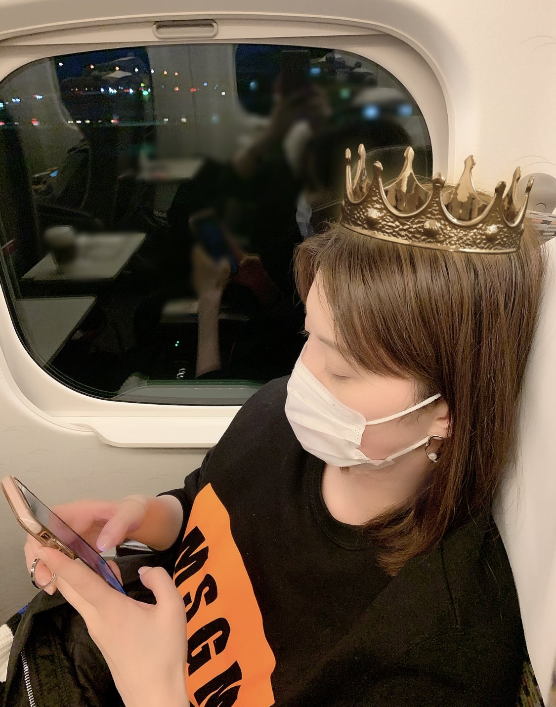 朝夏まなとマネージャー 時々朝夏まなと 新幹線が新横浜をすぎたあたりから そろそろ着くかなー とアン王女 いやいやまだでしょ そのうち携帯のアプリでなにやら熱心に そしてこちら むっちゃ 受けました笑 Instagramに 朝夏まなとマネージャー 時々朝夏まなと 新幹線が新横浜をすぎたあたりから そろそろ着くかなー とアン王女 いやいやまだでしょ そのうち携帯のアプリでなにやら熱心に そしてこちら むっちゃ 受けました笑 Instagramに