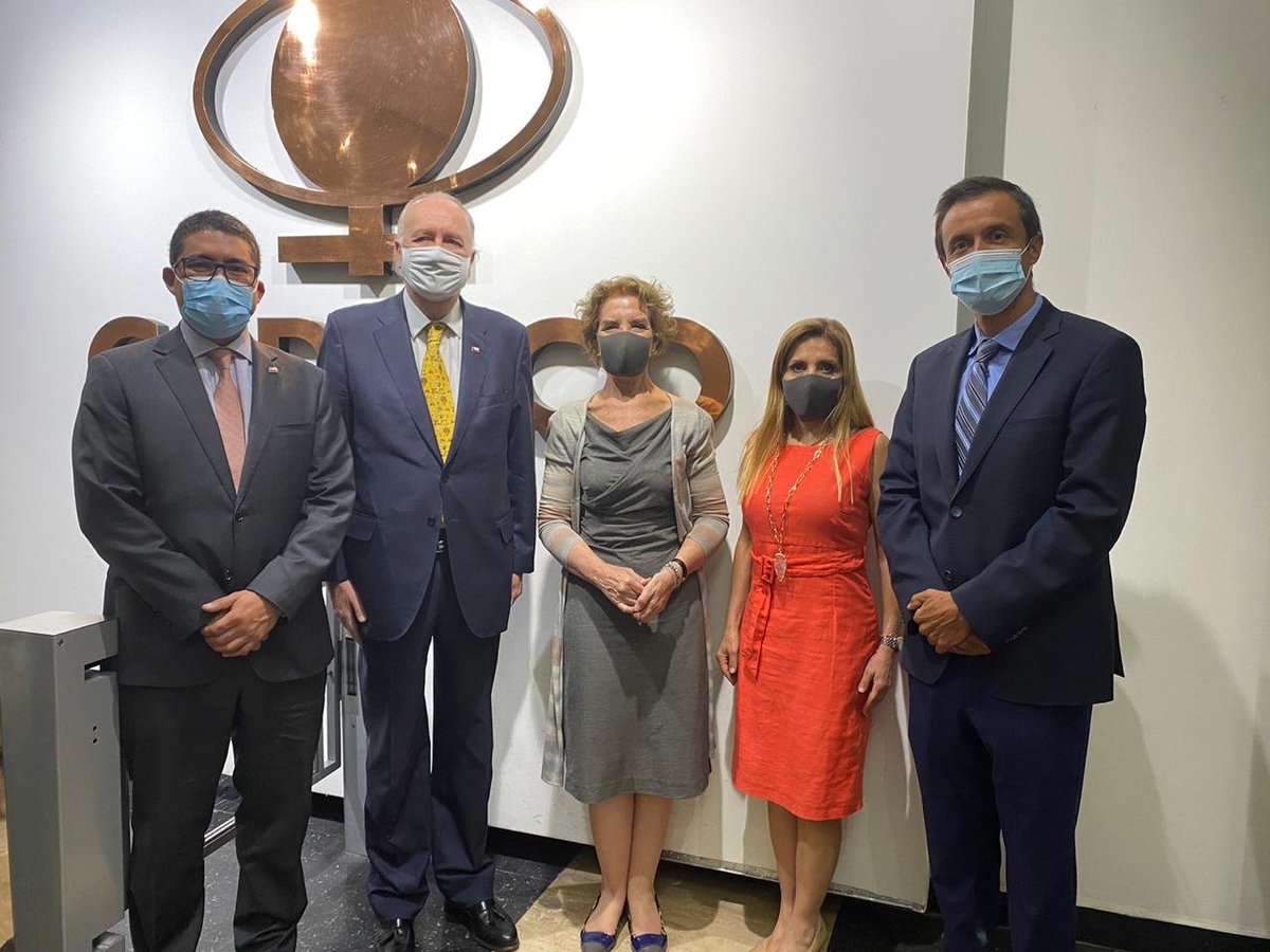 subtel_chile's tweet photo. Los ministros @Gloriahutt y @bprokurica, la subsecretaria @pamgidi, el VP de Tecnología y Automatización de @CodelcoChile, Álvaro García, y representantes de @Nokia y #PSInet, dieron a conocer esta innovación en el Centro Integrado de Operaciones-Estratégico de CODELCO. https://t.co/9GbIwkXs1V