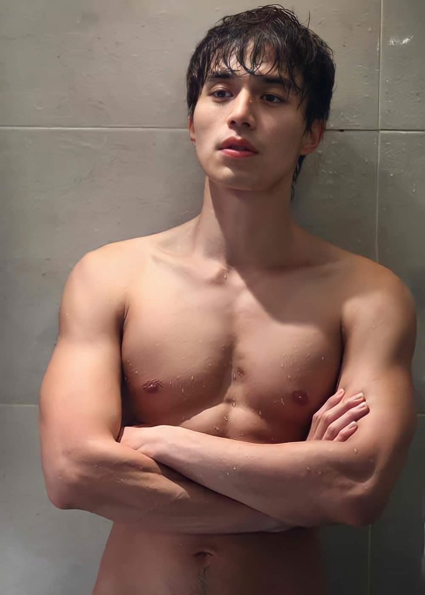 keuraeji's tweet image. lee dongwook is 40 yo and i'm here to remind you guys that age is just a number