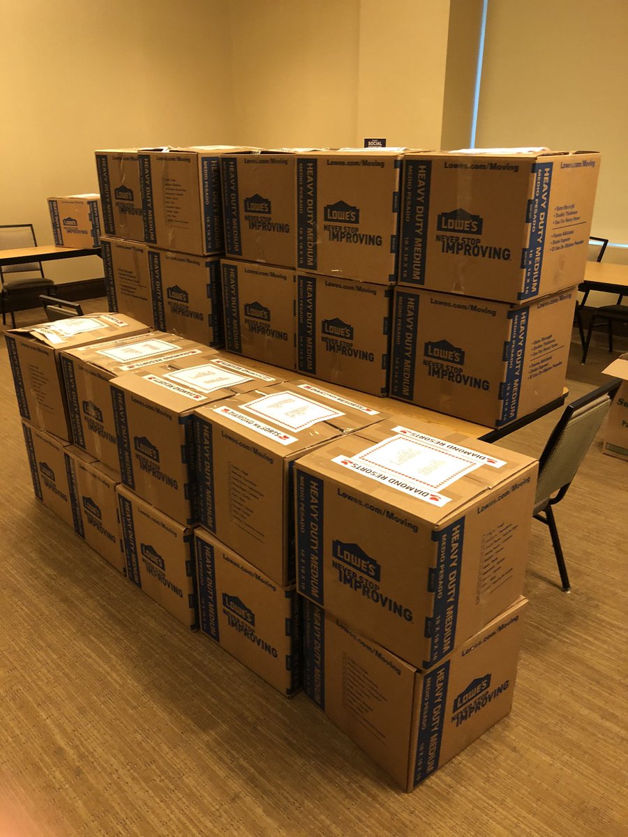 VicMcGo's tweet photo. THE DIAMOND RESORT ELVES...
...have been busy!! 35 Boxes packed and filled with food, hats, gloves and needed household items heading to SAMARITAN HOUSE!! #DiamondCares #iLOVEus https://t.co/j8JbD49JER