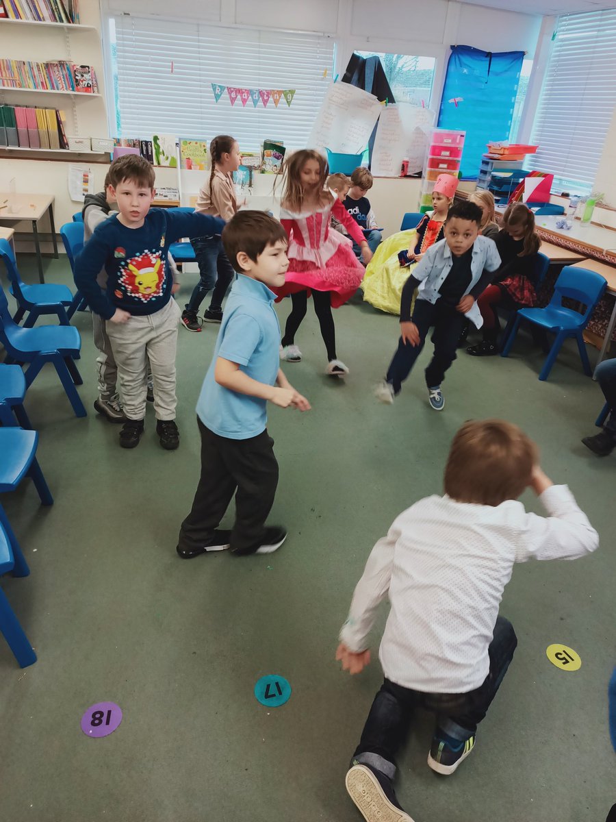 DorchesterHull's tweet photo. Party time in Year 3. #bustingsomemoves https://t.co/ZMfa5vLNi0