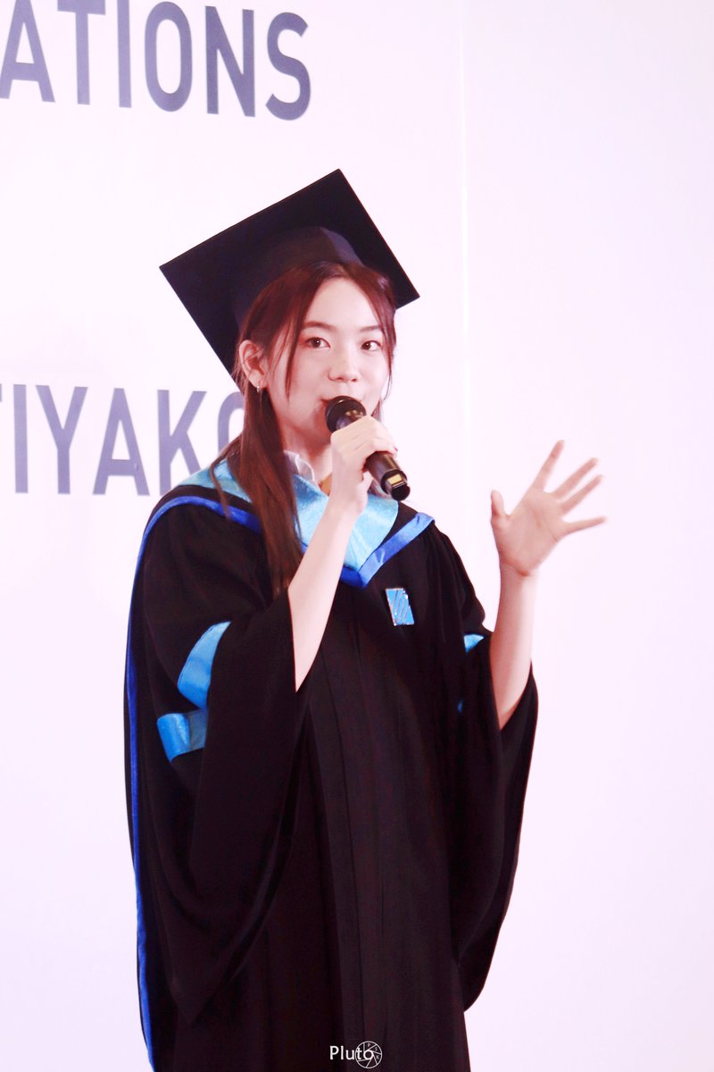 Phu_Rattatip's tweet photo. เจ้าบัณฑิตคนเก่ง 🦈🥰 ภูมิใจที่สุด 😊🤟
#PunBNK48 #PunLYRA #PUNsGraduation
#PlutoPSK #ดาวพลูโตของเจ้าหนูปัญ https://t.co/WxFiFMmaaz