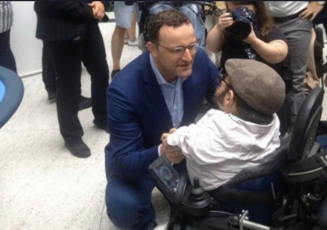 GrandmasterFleg's tweet photo. "Du kleiner Spast nimmst jetzt gefälligst diese verdammte Corona Spritze oder ich werde ungemütlich." https://t.co/w7DMJZ0pPv
