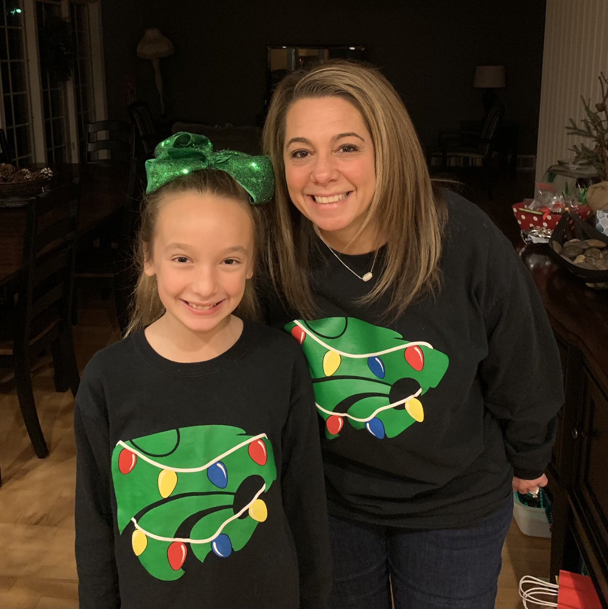 Holiday Mayfield Spirit Day with my 2 special Zoomies!! 💚🎄💚🐾💚🌪 #luckytobeacyclone ☘️