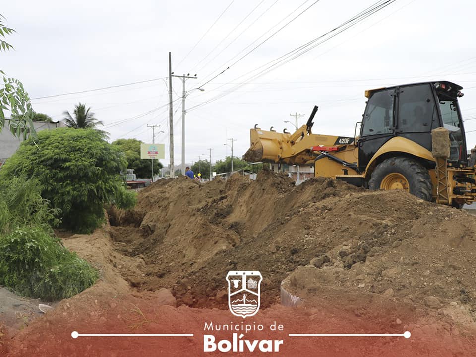 bolivarmanabi's tweet photo. 📍#Atención
Trabajamos en la ampliación de la red de alcantarillado sanitario en la calle 13 de septiembre, frente al Distrito de Educación, en la avenida Estudiantil. 
🗣Obra encaminada a mejorar los servicios básicos de los habitantes del #cantónBolívar.
#ElCambioNoSeDetiene. https://t.co/m4Mp3boYW7
