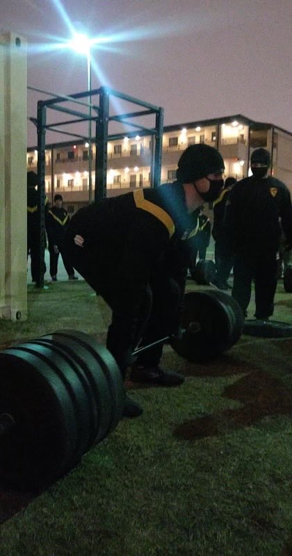 Hellhound38cav's tweet photo. Deadlifts yesterday and bench presses today. A healthy diet of iron during #PeopleFirst Week
#WARHORSE #GREYWOLF #1stCavDiv https://t.co/UdWErg6qFh