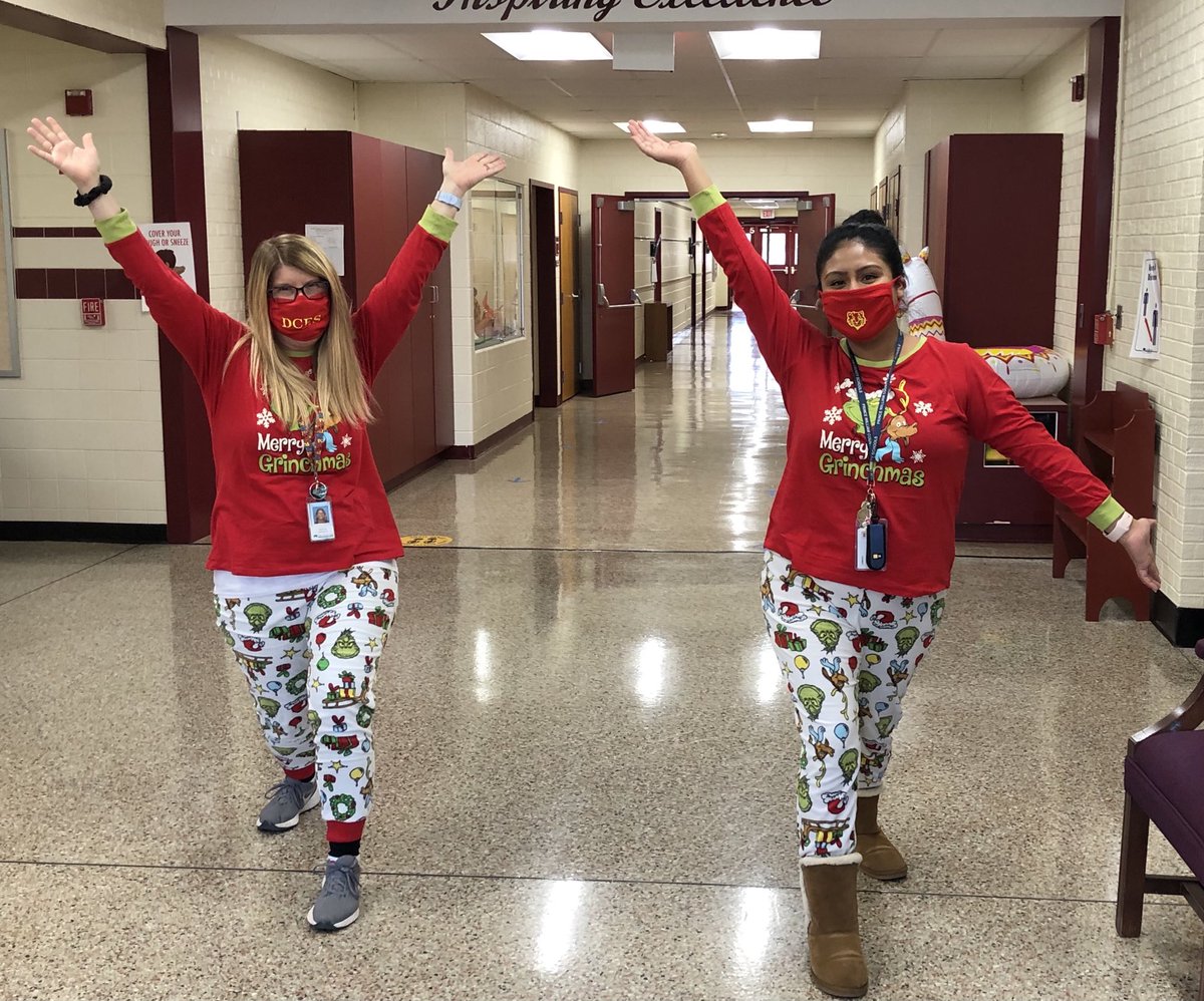 crowe_miller's tweet photo. Our teachers know how to bring the smiles. Thank you ⁦@CounselorLonzoy⁩ ⁦@eatplants2move⁩ for makin it happen. #DaleCityRoars https://t.co/2Itu7sxB2o