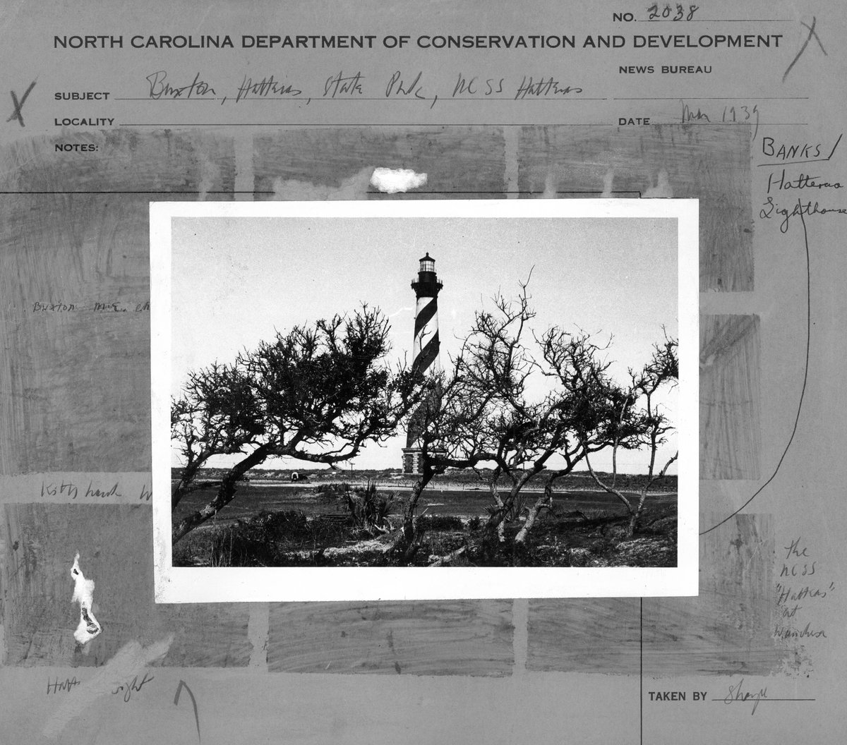 NCHistoryDay's tweet photo. On this day in 1870, the specially-designed Fresnel lens of the Cape Hatteras Lighthouse was lit to mark Diamond Shoals. https://t.co/v4lcaLRooq
