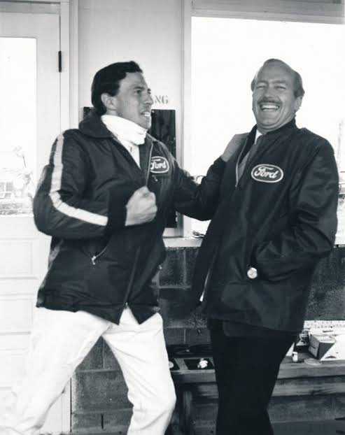 Oldoil ジム ドゥクシドゥクシ チャップマンが最も愛したドライバー 天才ジム クラークとじゃれ合うチャップマン