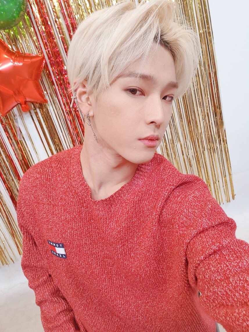 leedoarchive_'s tweet photo. 201216 원더케이
멤버체인지 랜선팬싸 셀카

#ONEUS #원어스 #이도 #건학 https://t.co/ncF8r3kAux