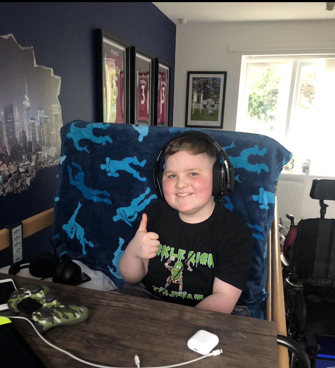 Oliver's Army tweet media