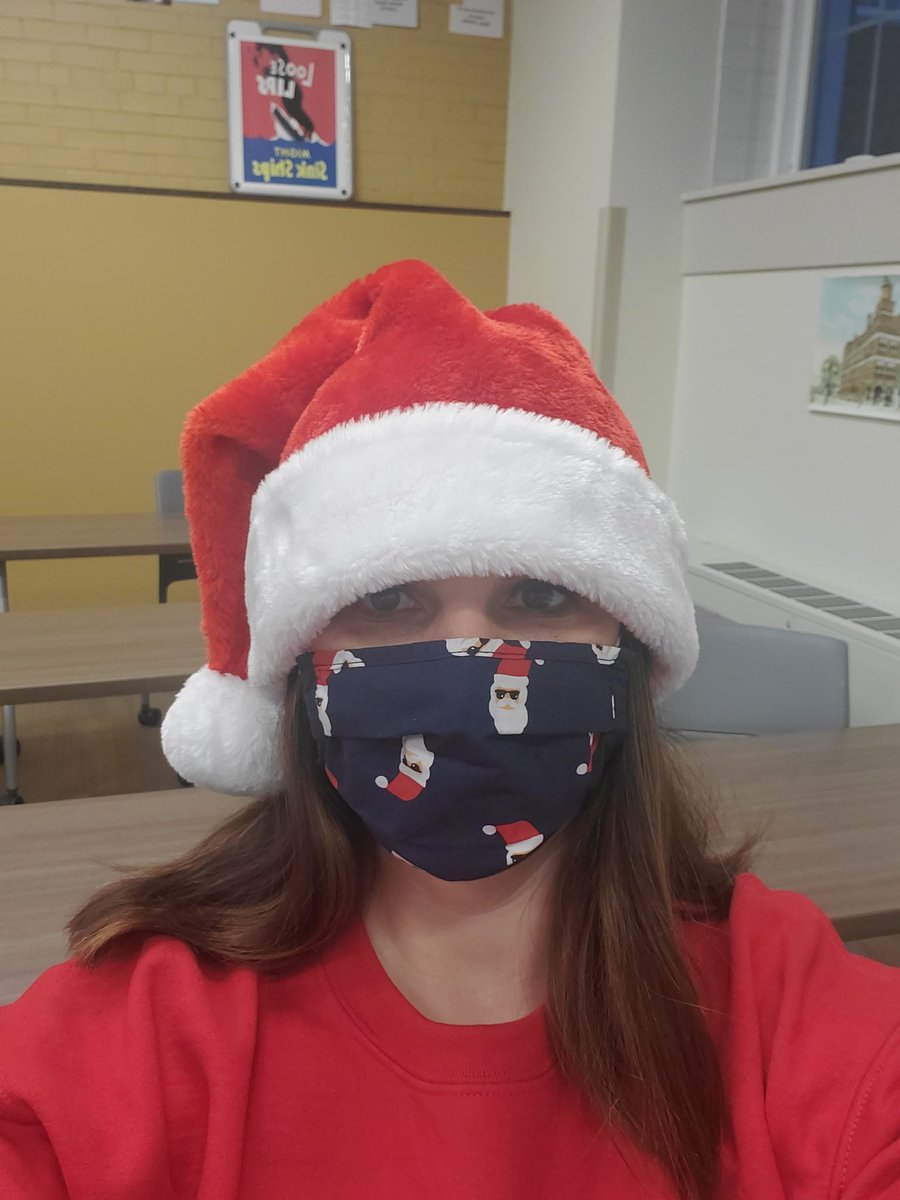MrsSellLP's tweet image. Favorite Christmas hat!  @LPCavaliers @LPHSrenaissance #LPVirtualHoliday
