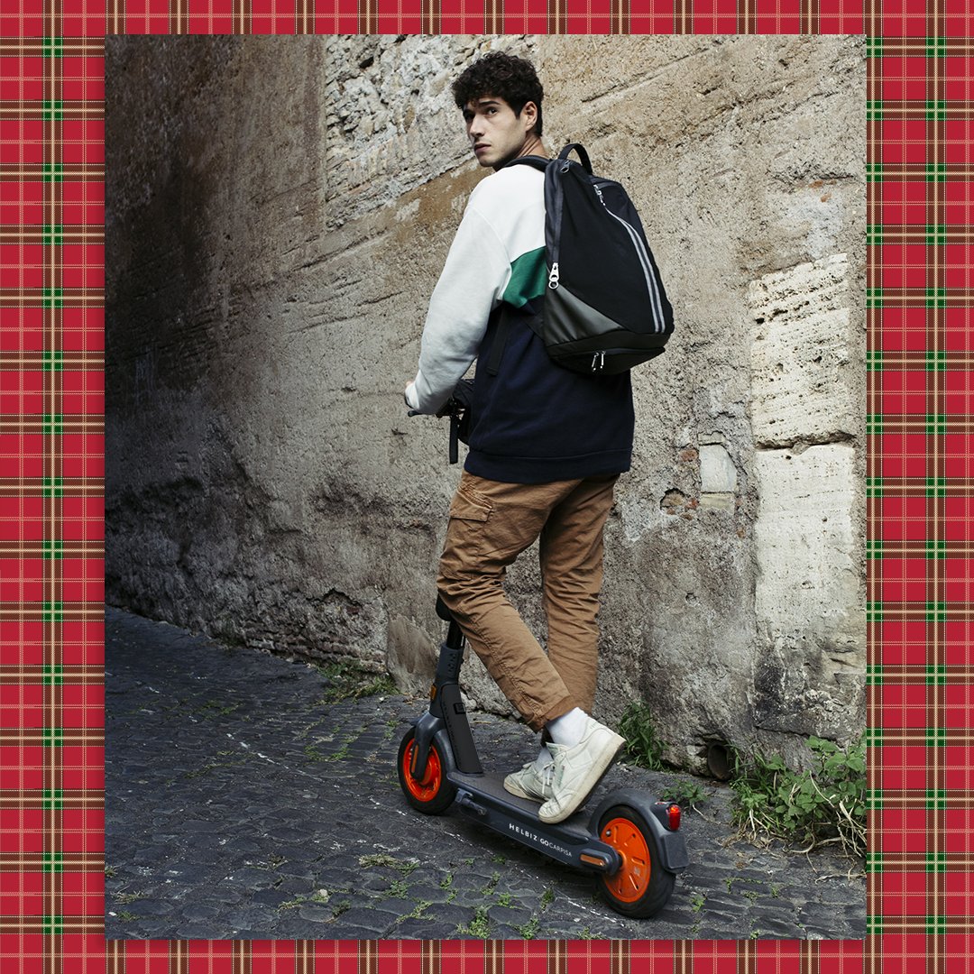 GOCarpisa's tweet photo. Ecco il Long Rent @helbizofficial | GO Carpisa in tutti gli store @carpisaofficial e #GOcarpisa, per te un monopattino a uso esclusivo, un Welcome kit con un mese di corse illimitate su tutti i veicoli #Helbiz con 16 rate mensili di soli 49,95€. 
 #UrbanSmartChristmas https://t.co/xTG0BRwFIV