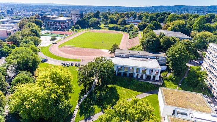 RWTH's tweet photo. Das Hochschulsportzentrum der #RWTH muss den Sportbetrieb coronabedingt bis mindestens zum 10.01.2021 einstellen. Die #DigitalWorkouts on demand und live sind weiterhin verfügbar:
https://t.co/x9rwNA14T0
#Sport #Corona #Lockdown
Bild: M2Brothers https://t.co/i3EBKXdB2h
