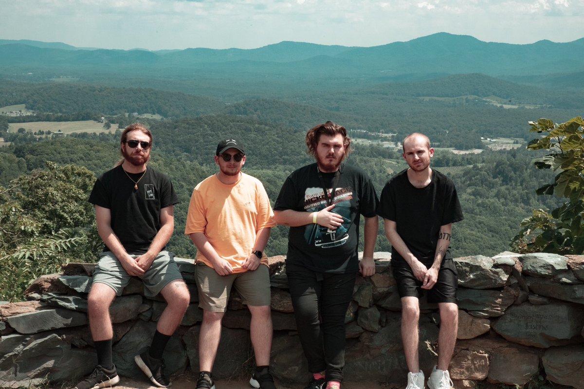 lilyungadampostedatthetraphouse tweet media