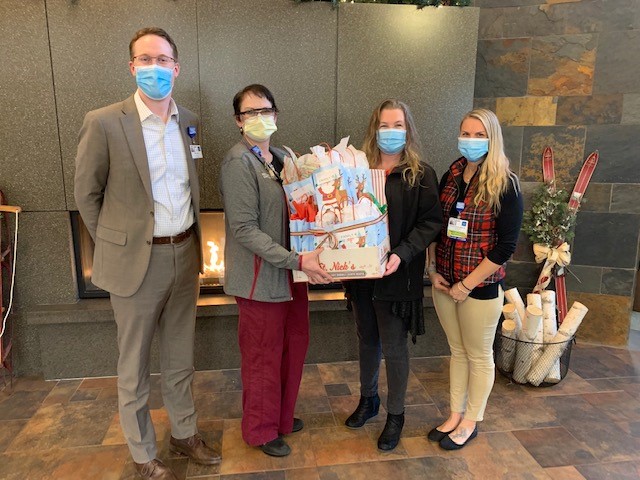 DAClifePRH's tweet photo. The generosity of the @PortsmouthReg staff never ceases to amaze me! Even in these trying times they came together to donate $8925 in gift cards for families in our community who need a little extra assistance this holiday season! @HCAhealthcare #carelikefamily #portsmouthproud https://t.co/KNrqHAlpKF
