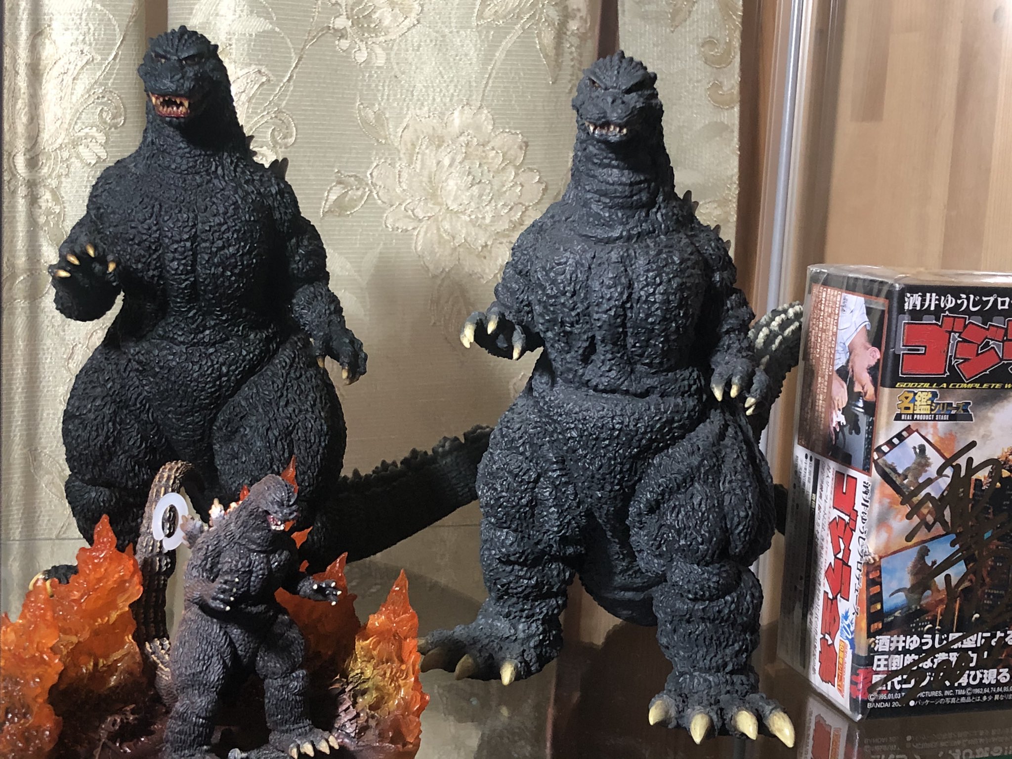 Tanima ゴジラｖｓビオランテっていう世界一面白い映画知ってる 今日で公開31周年なんだって ご存知ない なら観てくれ 今ネトフリにもあるから ビオゴジ っていう世界一 カッコイイゴジラも出てくるからさ ほらほら カッコイイだろビオゴジ