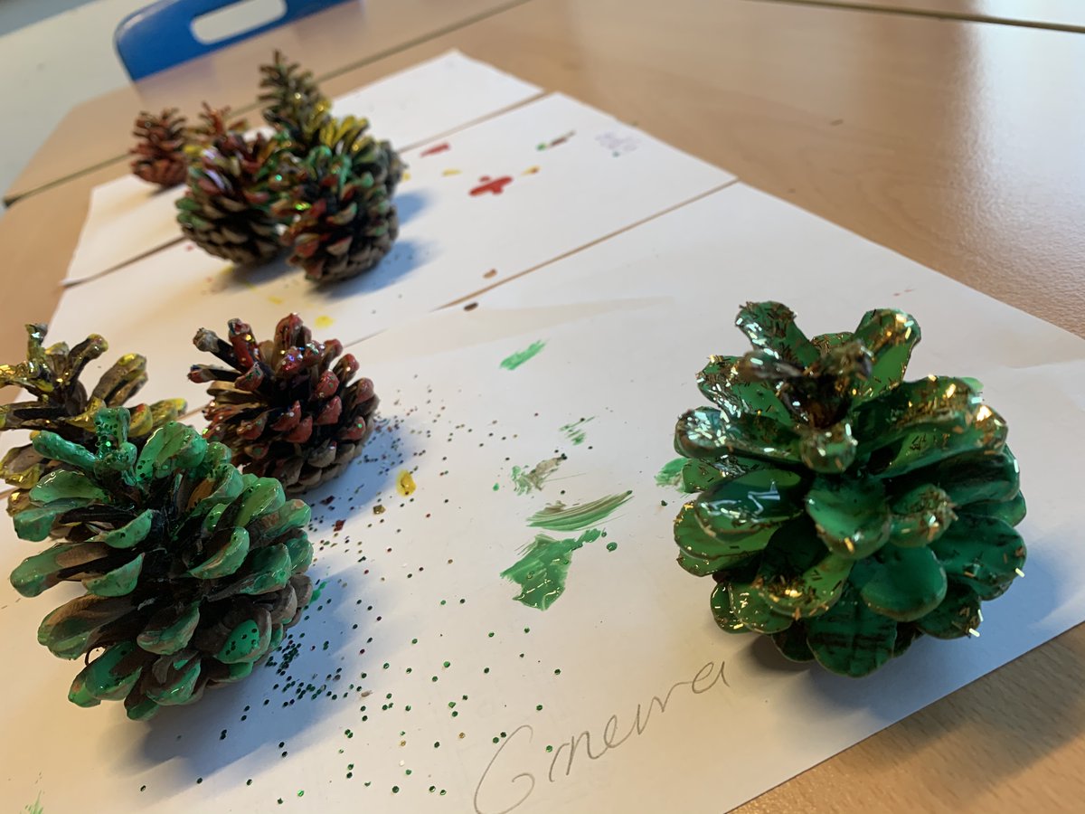 BranfilPrimary's tweet photo. 1 Lime have had lots of fun this week getting ready for the pantomime and doing Christmas crafts! Oh no they haven't! Oh yes they have!!! #BranfilValues #BVHappiness #BVQuality https://t.co/2qgjs3LZnz
