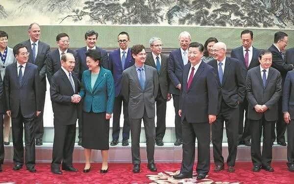 CodeMonkeyZ's tweet photo. Mitch McConnell is married to Elaine Chao.
Elaine Chao's sister is Angela Chao.
Angela Chao is married to billionaire venture capitalist Jim Breyer.

Jim Breyer is very close with the CCP chairman Xi Jinping. https://t.co/HRvlmUEKGc