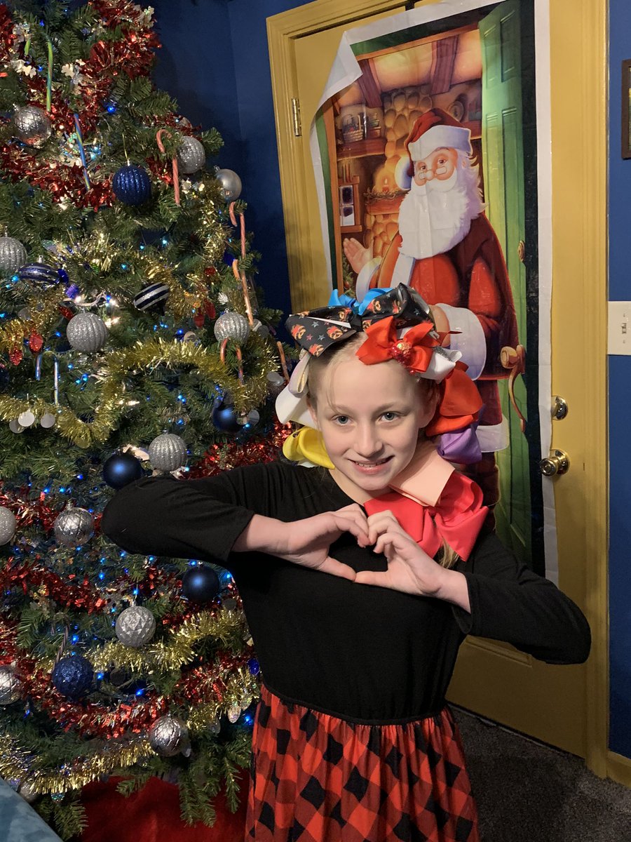 ambertucker87's tweet photo. Stephanie Tucker 5th grade Bow Day @LkwdHayes @HayesPTOLKWD @mkryan_LKWD @lahoy16 #OneHeartBeatOneLakewood #BowDay #HayesRocks #HeadFullOfBows https://t.co/dnT50vEKYD