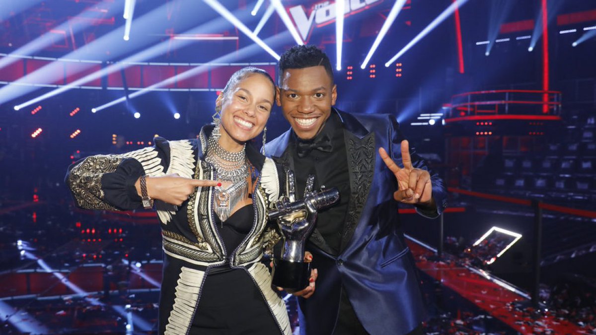 Chrisbluelive's tweet photo. #TBT Feels like a lifetime ago but just yesterday at the same time. Forever grateful 💙 @aliciakeys @NBCTheVoice https://t.co/hE5IjInZ6n