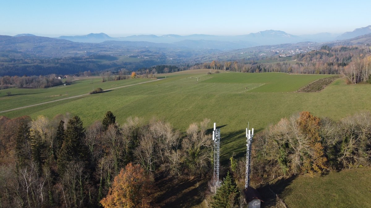 biardd's tweet photo. En ces temps "très 5G", le dév. de la couverture #4G reste important sur le territoire.
C'est donc à la grande satisfaction des habitants de #Novalaise et alentours qu'@orange a activé le15/12/2020 une nouvelle antenne-relais.
De quoi conforter le réseau mobile 🥇 depuis 10 ans. https://t.co/VVB8el7tux