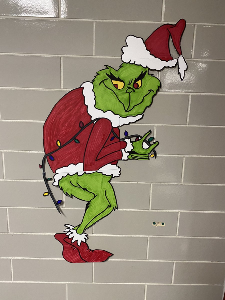 CouncilPhms's tweet photo. Feeling festive in the hallways of PHMS! @phmsjaguars https://t.co/K38oMisn74