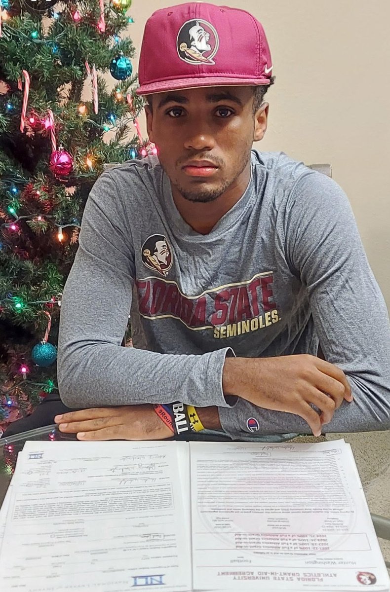 Warchant's tweet photo. 🍢🍢 Texas in the house! @Hunter_DB7

📈 Signing Day Tracker:
https://t.co/HIK6kNJtkV

📺 Live 11am recruiting update show with Michael Langston:
https://t.co/BdF8z2eK4H https://t.co/F6Kx08VMkc