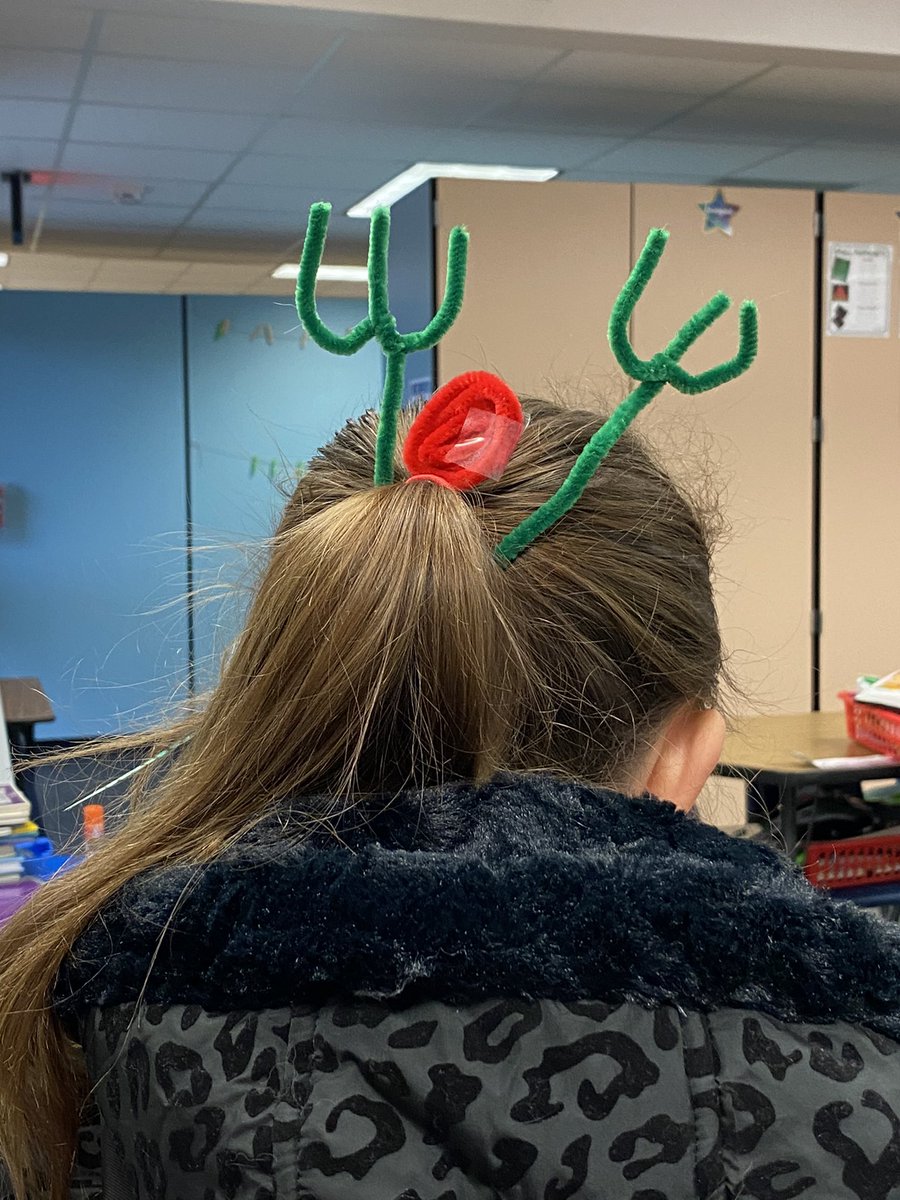 Mrs_CJohnsonK's tweet photo. Deck the Halls with wacky hair! 

#kuehnlekoalaholidays @kuehnlekisd @kleinisd https://t.co/4PkJdVDlde