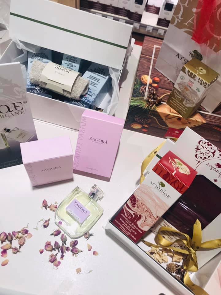 EvitaBio's tweet photo. Le nuove scatole 🎁 ARGANIAE 
Pronte per provocare una magia 🌟 ⭐️ 💫 
Staff
#biologico #tuscany #empoli #evitabio #naturasi #nuovescatole🎁arganiae #magia #staff https://t.co/2B9Ni5IGlU