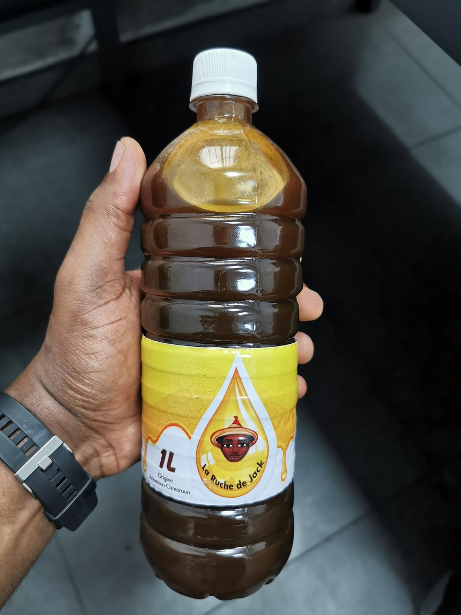 Ledawa's tweet photo. #MadeInCameroon
1- La Ruche de Jack. Miel de l'Adamaoua.
2- Les Crocks. Croquettes à base de farine de patate.
3- Les Essences BANTOU. Eau de parfum de @PauleGaby
4- Sacs et autres produits en cuir by @MartineValorise
#MadeInCameroon #DOPE
#237CESTLAPUISSANCE https://t.co/LJefH20b00