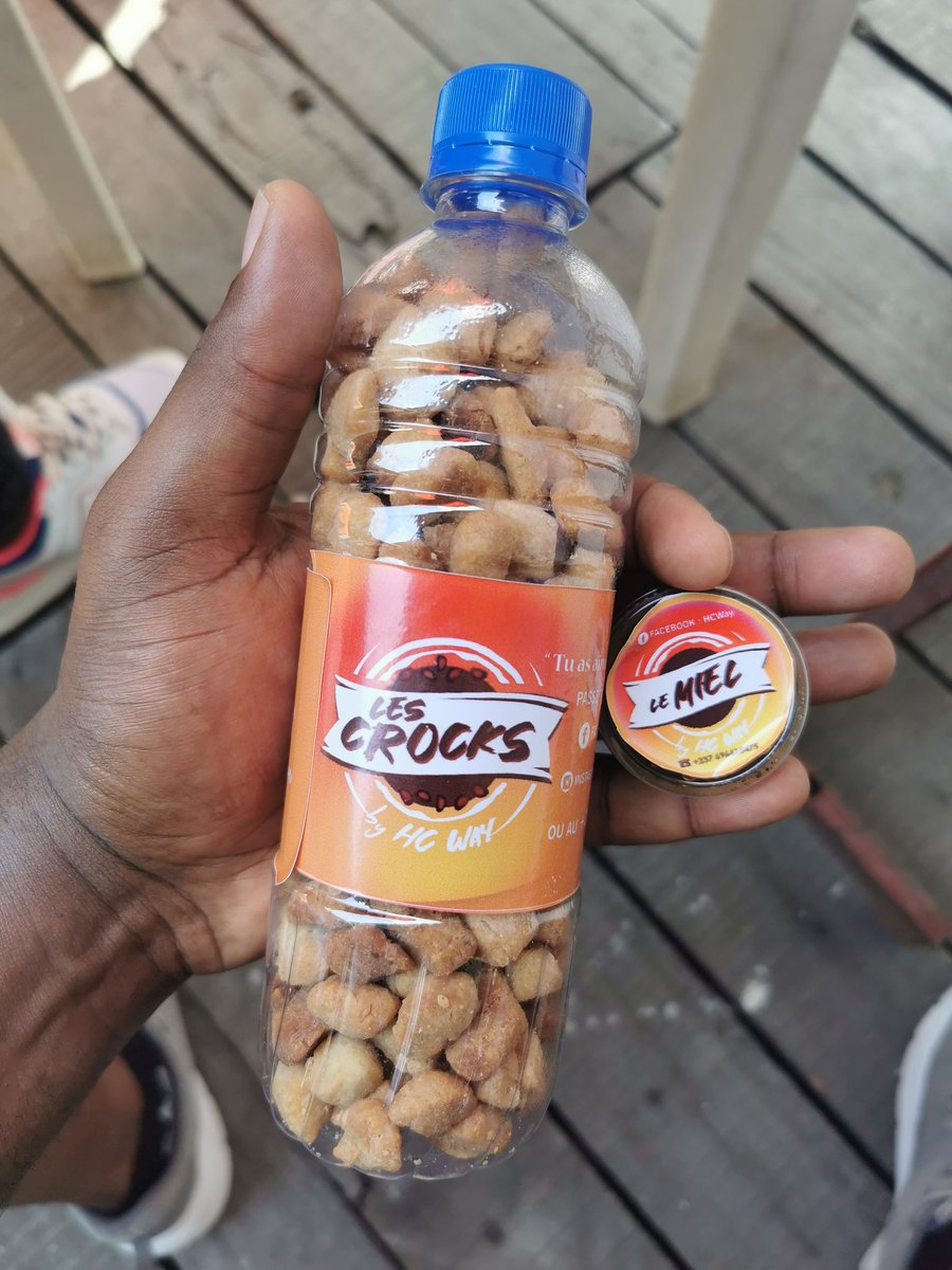 Ledawa's tweet photo. #MadeInCameroon
1- La Ruche de Jack. Miel de l'Adamaoua.
2- Les Crocks. Croquettes à base de farine de patate.
3- Les Essences BANTOU. Eau de parfum de @PauleGaby
4- Sacs et autres produits en cuir by @MartineValorise
#MadeInCameroon #DOPE
#237CESTLAPUISSANCE https://t.co/LJefH20b00
