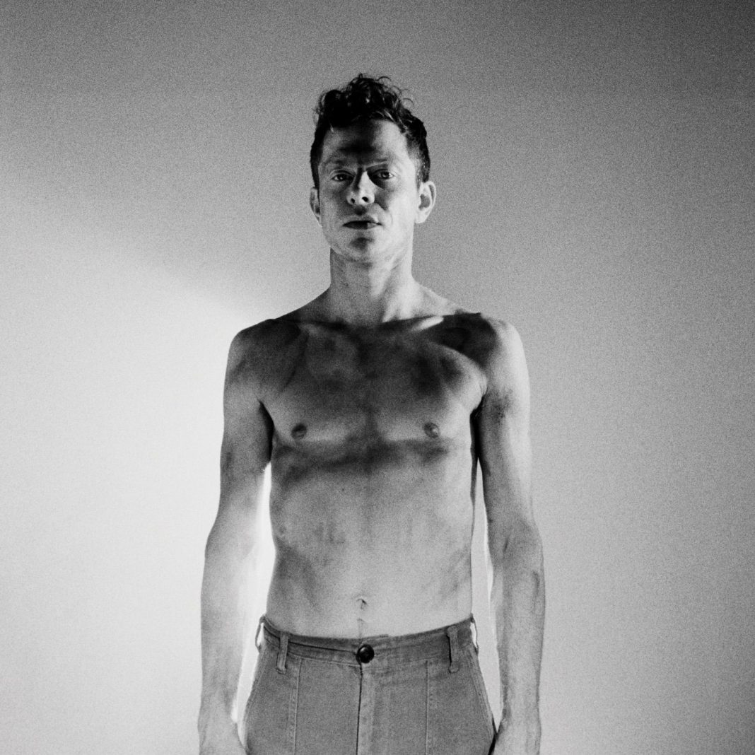 jenesaispop's tweet photo. Cada vez que pensabas que el último de Perfume Genius era el mejor, se supera. Nos pasó con #NoShape y nos ha vuelto a pasar con #SetMyHeartOnFireImmediately Top 6 entre los discos del año. https://t.co/aNWTq9D39b https://t.co/xi6Lj219uI