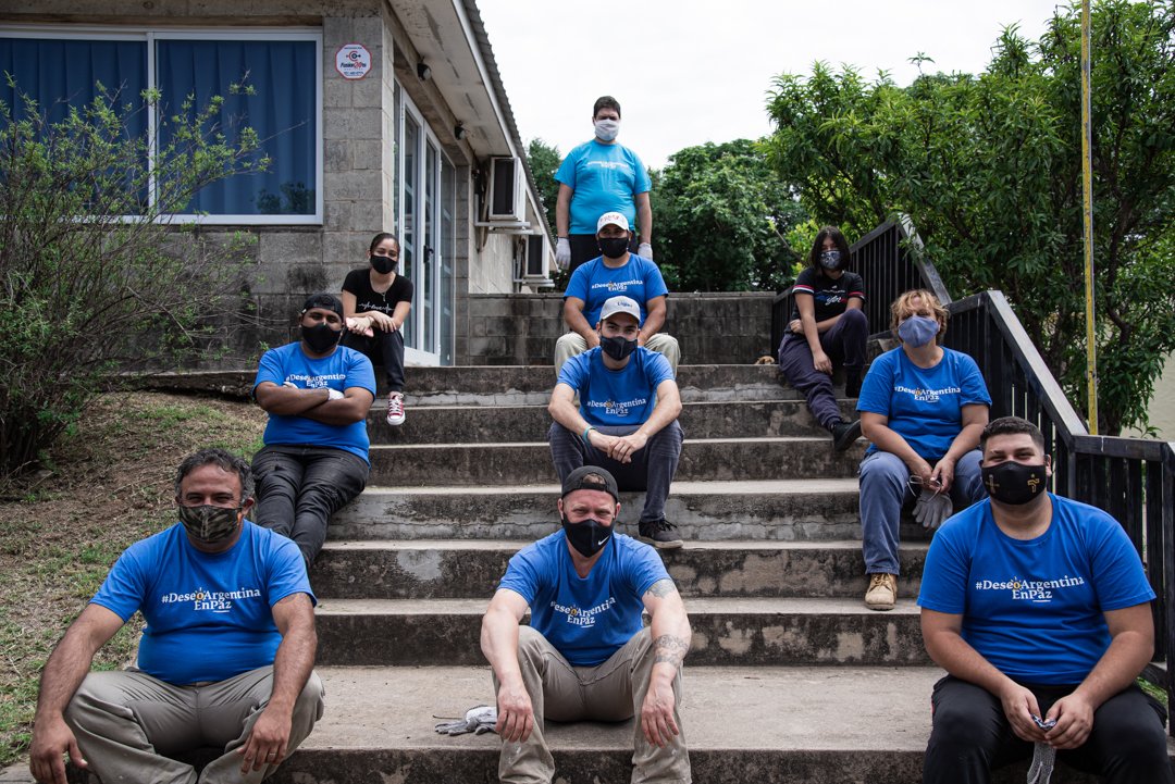 DeseoArgEnPaz's tweet photo. Voluntarios de #Deseoargentinaenpaz realizaron una nueva acción solidaria en la parroquia Anunciación de María de  de la ciudad de Córdoba. Se realizaron trabajos de parquizado y de todo el predio. Agradecemos al padre Norberto y colaboradores por  brindarnos su hospitalidad. https://t.co/Wri0Xbfnik