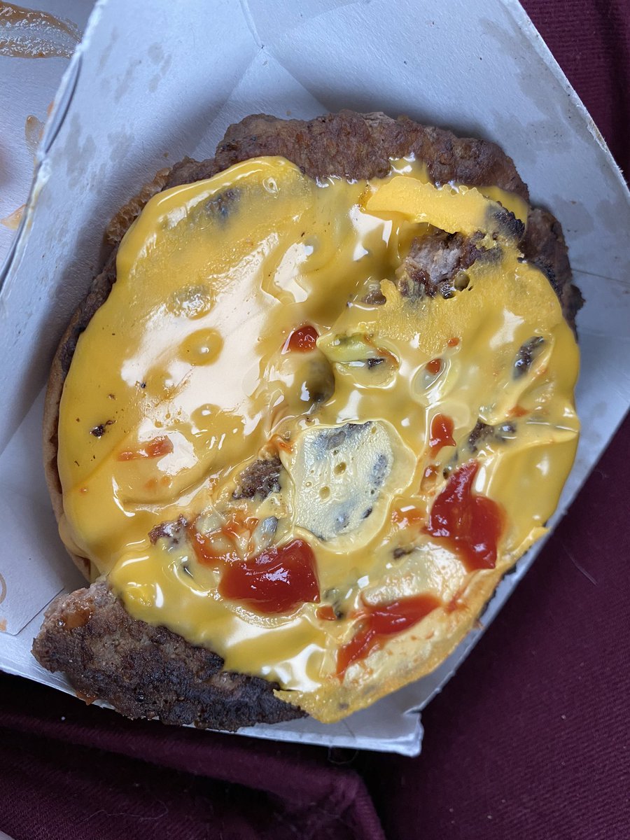 amyyholderr's tweet photo. @McDonalds where is the rest of my burger? I asked for a #double not a 1.5 #hangry https://t.co/2gR9FOibO1