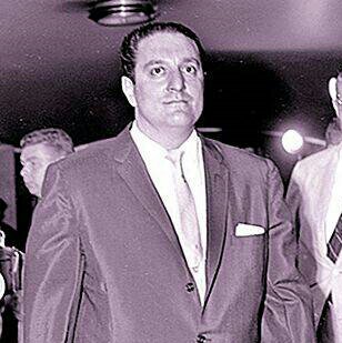 ミスターｘ ｔｗｉｔｔｅｒデビュー１０周年記念 安藤昇さんの命日ですが もう一人 海外でもまた 裏の世界 の大物の命日でもあるという 国内外で 元ヤクザ組長の安藤さんが亡くなるそのちょうど３０年前には 現役マフィアのボスが