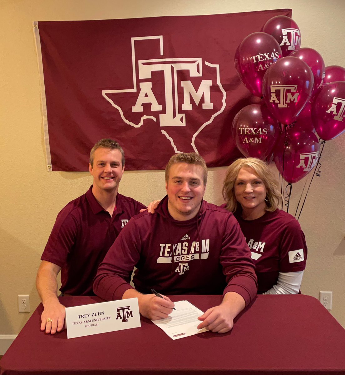 TreyZuhn's tweet photo. It’s official!!! Aggieland I’ll see you in January ready to get to work!! Gig’em 👍🏼 #MaroonGoons #AggieVi21on @AggieFootball @SixZeroAcademy https://t.co/J617iiJBlA
