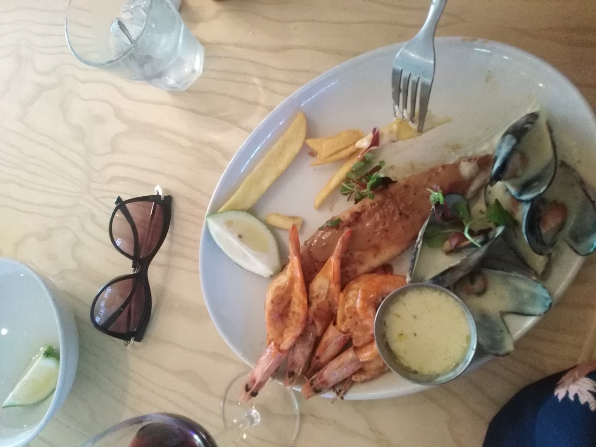 MsKreme's tweet photo. #16 of December
#Akere keja di bonus 
#WhatWouldWeBeWithoutInternet?
#seafood #firstTime https://t.co/wLwV4ndZps