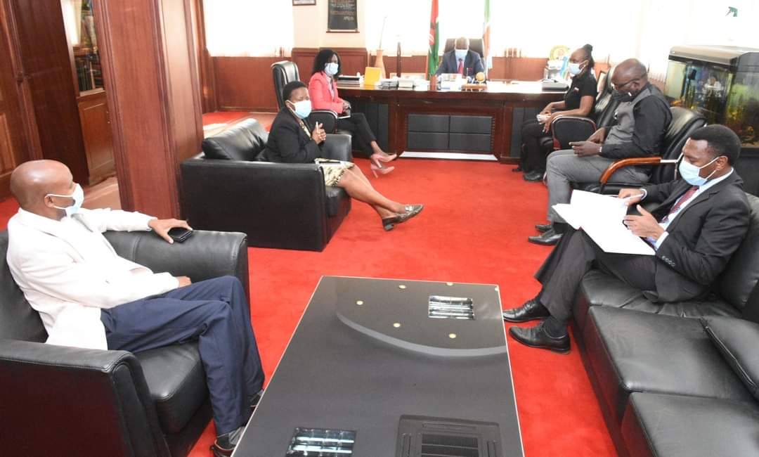 H. E @GovernorKahiga met with a team from Amref Health Africa led by Programme Manager Jackline Kiarie and @PfizerFoundation represented by the Communications Manager Willis Angira in his office.

Pfizer has granted @Amref_Kenya Kshs. 13 million to support Nyeri and Machakos.