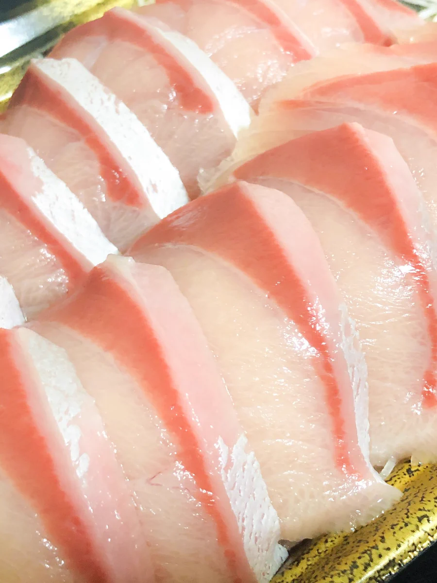 ぶりの刺身は醤油ではなく？ごま油と塩で食べると美味い！