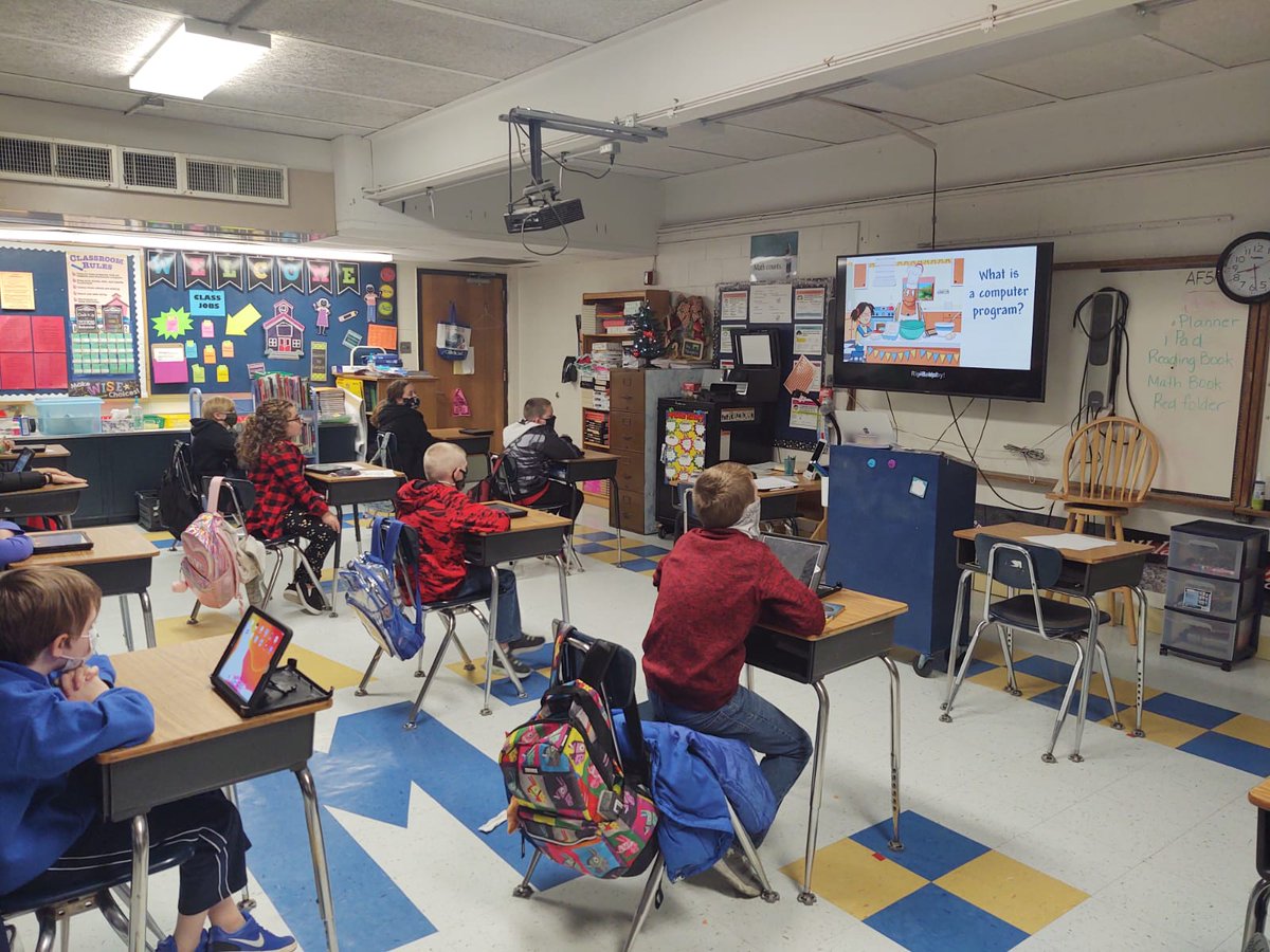 Pinch_Bulldogs's tweet image. Last week&apos;s Hour of Code kicked off with @AnnieAndMoby from BrainPop Jr explaining computer programing.  &quot;A computer program is a list of steps, kind of like a recipe.&quot; 
👾💻🤖
#CSedWeek2020 #CSforAll #HourOfCode2020